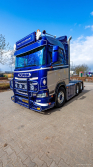20250330-Tom-Holding-00588 20250330-Tom-Holding-00588